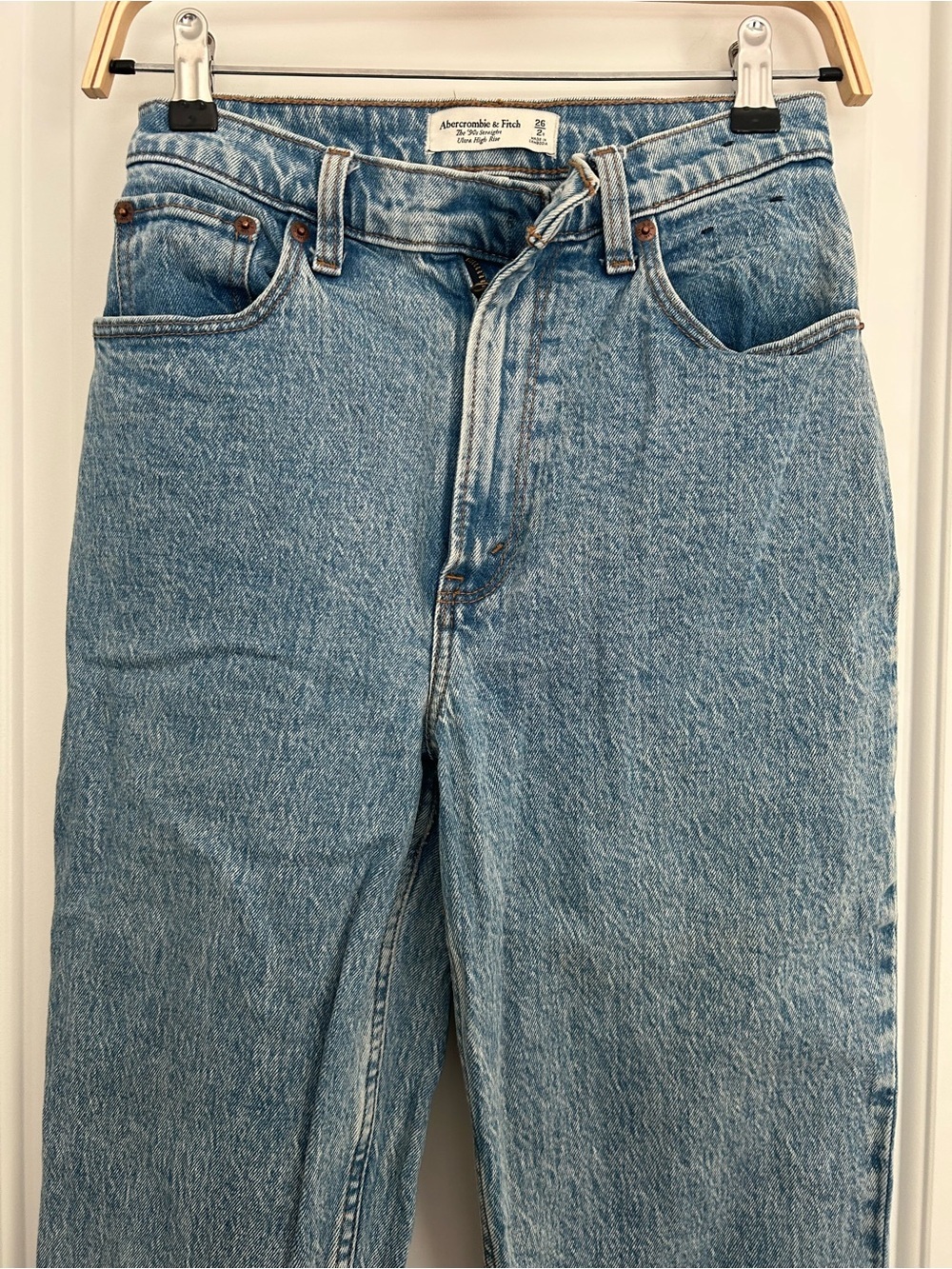 Abercrombie Curve Love 90s Straight Ultra High Rise Jeans - Picture 4 of 6